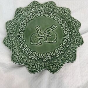 Vintage‎ Bordallo Pinheiro Rabbit Green Accent Salad Plate Easter Scalloped Edge